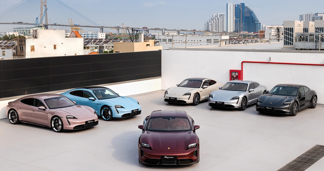 Những chiếc Porsche Taycan đầu tiên được giao đến khách hàng Việt